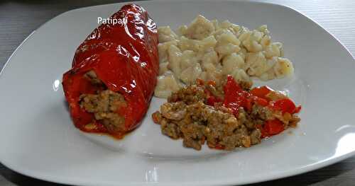 Poivrons allongés farcis à la viande hachée-noix de cajou et herbes