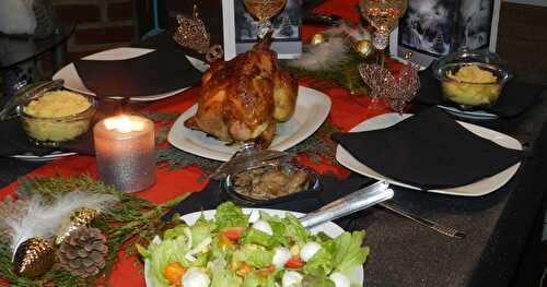 Poule du pharaon nourrie aux fruits secs verdâtres, sauce merveilles de Paris