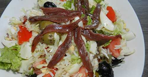 Salade aux riz-olives-oeufs-tomates-anchois