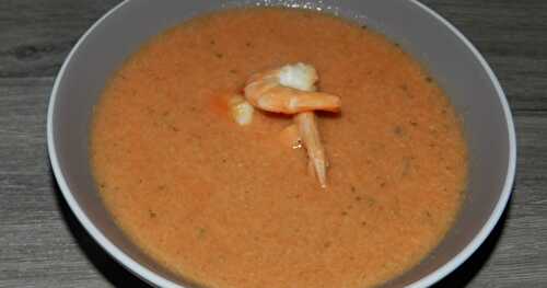 Soupe aux poissons garnie de scampis