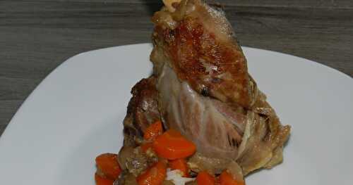 Souris d'agneau aux carottes et champignons