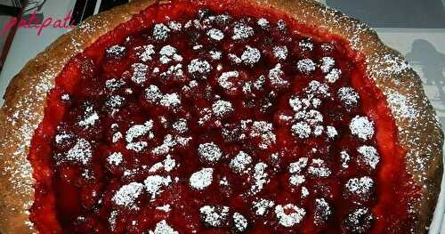 Tarte à la confiture de fraises et aux framboises