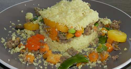 Timbale de couscous au haché de boeuf et ses légumes multicolores