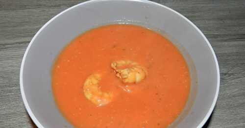 Velouté aux tomates et scampis avec une pointe d'amande