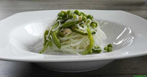 Vermicelles de riz aux légumes verts et dés de dindonneau