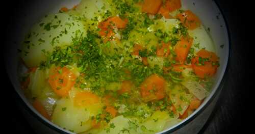 Petit plat de poireaux, pommes de terre et carottes