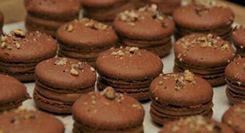 MACARONS CHOCOLAT - PRALINÉ