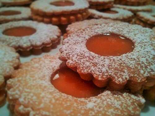 PETITS SABLÉS À LA VANILLE DE TAHITI ET CARAMEL AU BEURRE SALÉ