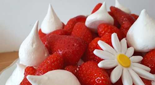 Pavlova fraises et chantilly mascarpone vanille - Patisserie.news