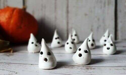 Meringues fantômes : recette d'Halloween pour les enfants