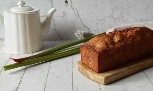 Cake à la rhubarbe : recette facile et rapide