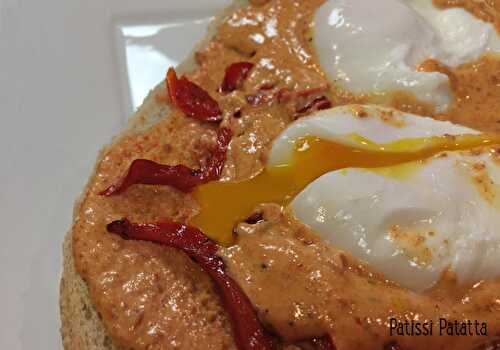 Oeufs pochés au poivron, sauce chorizo