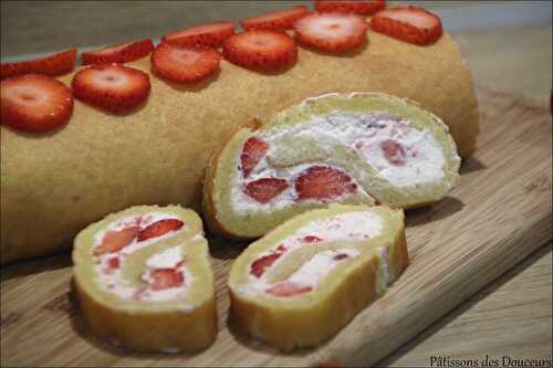 Le Biscuit roulé aux Fraises et sa Chantilly légère de Cyril Lignac