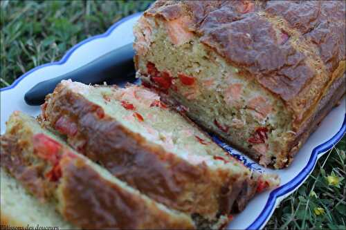 Un Cake au saumon frais et poivron rouge