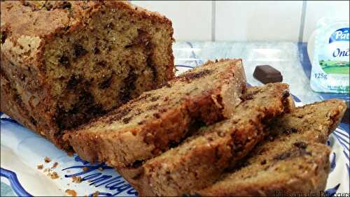 Un gâteau au yaourt, amande et pépites de chocolat