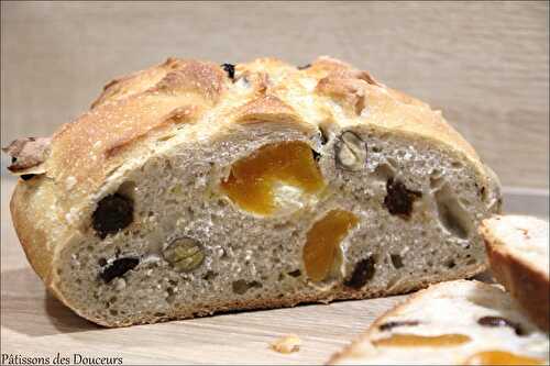 Un Pain aux Fruits Secs