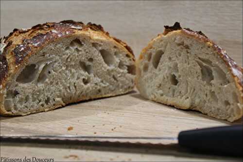 Un Pain Blanc au Levain cuit en Cocotte