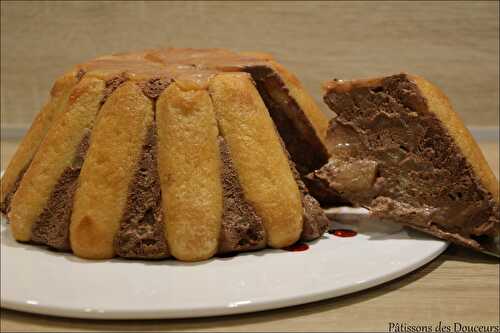 Une Charlotte aux Poires et mousse au Chocolat