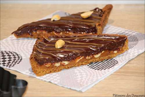 Une Tarte façon Snickers : Chocolat, Caramel et Cacahuète - Pâtissons des Douceurs