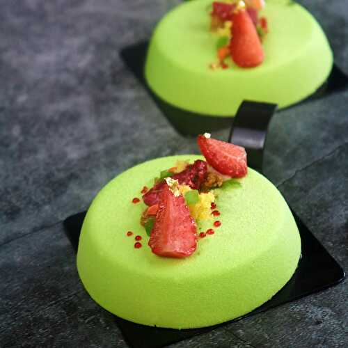 Entremets thé vert, fraise et framboise