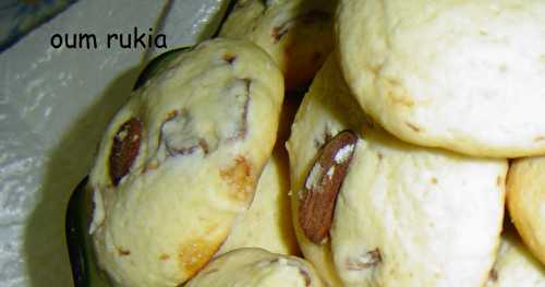 Cookies aux éclats de nougatine et d'amandes