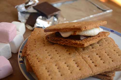 Graham Crackers et S'mores - Le biscuit incontournable des feux de camps aux US