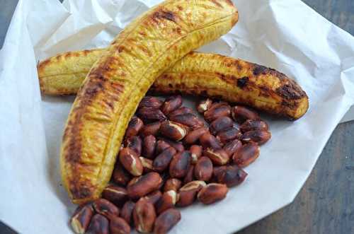 Boli ati epa - Plantain rôtie et cacahuètes, street food du Nigeria