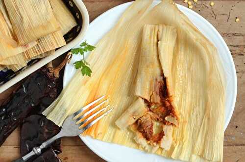 Tamales rojos de pollo - Papillotes de maïs au poulet, l'ancêtre mexicain du sandwich