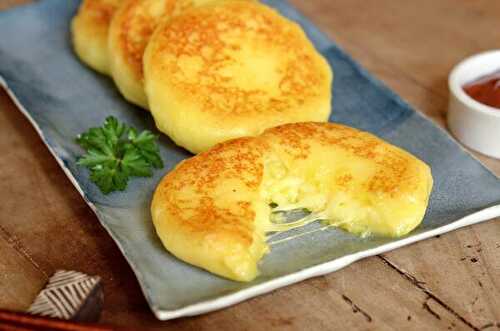 Imomochi - Galettes de pomme de terre fondantes fourrés au fromage (Japon)