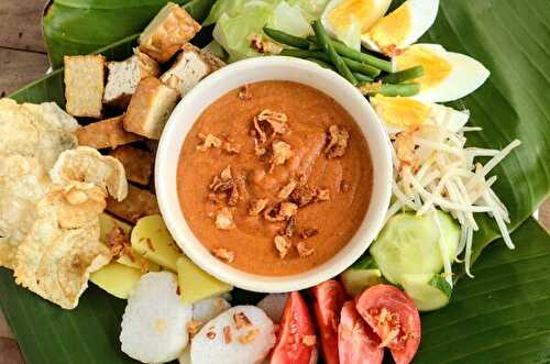 Gado gado - Salade indonésienne arrosée de sauce cacahuète