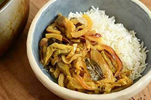 Wambatu vǣṁjanaya - Curry srilankais d'aubergines au lait de coco