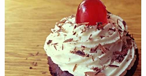 Cupcake comme une forêt noire 