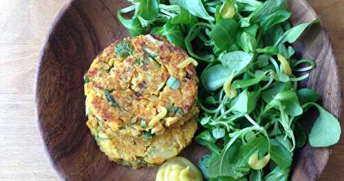 Galettes de lentille corail, mayonnaise au miel et curry