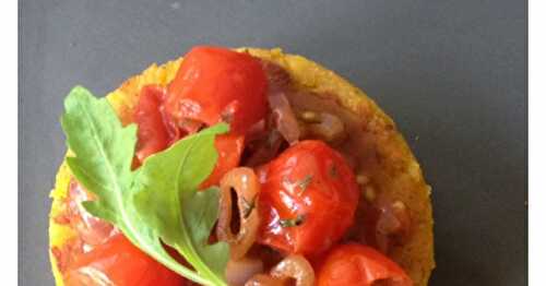 Steak de lentilles corail et tomates cerises caramélisées, comme un burger 