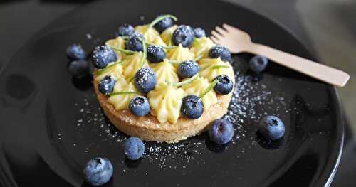 Tartelette au palet breton, crème aux citrons et myrtilles 