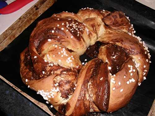 BRIOCHE ESTONIENNE A LA PATE A TARTINER CHOCOLAT -CERISE