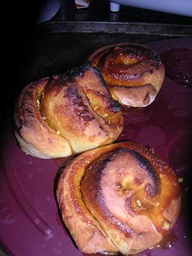 BRIOCHES A LA CREME DE SALIDOU ET NOISETTES CARAMELISEES