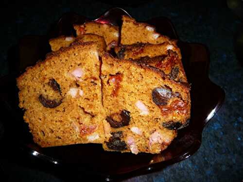 CAKE AUX TOMATES SECHEES ET OLIVES