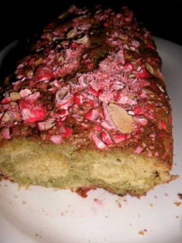 CAKE PISTACHE ET PRALINES ROSES