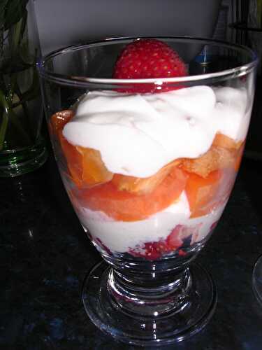 COUPE DE FROMAGE BLANC AUX FRUITS