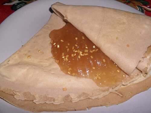 CREPE DE CHATAIGNE ET CARAMEL DE BEURRE SALE AUX POMMES