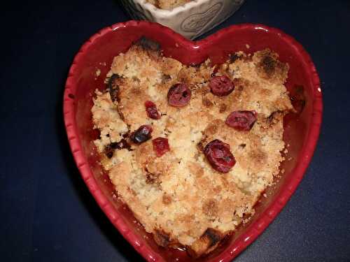 CRUMBLE AUX TROIS POMMES ET CRANBERRIES