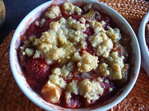 CRUMBLE FRAISES-RHUBARBE