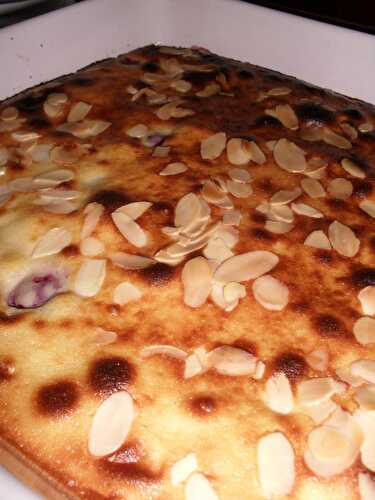 GATEAU FONDANT AU CHOCOLAT BLANC ET GRIOTTES