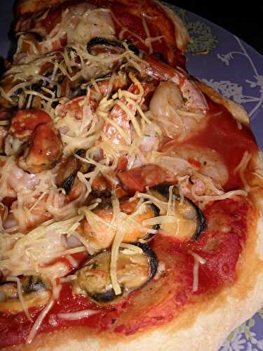 PIZZA AUX FRUITS DE MER