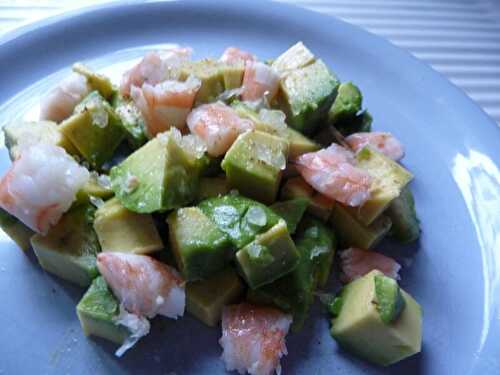 SALADE AVOCAT CREVETTES CITRON CAVIAR