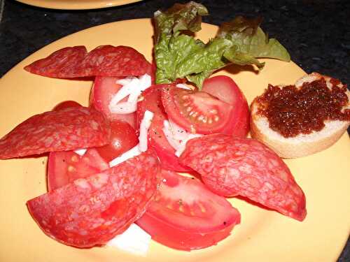 SALADE DE TOMATES AU CHORIZO DE JAMIE OLIVER