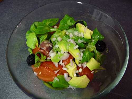 SALADE MACHE ET AVOCAT