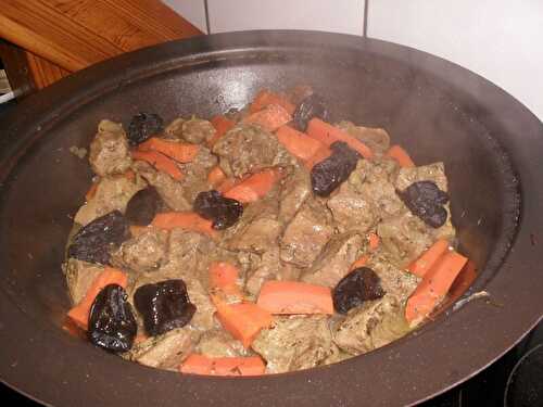 TAJINE DE VEAU AUX PRUNEAUX