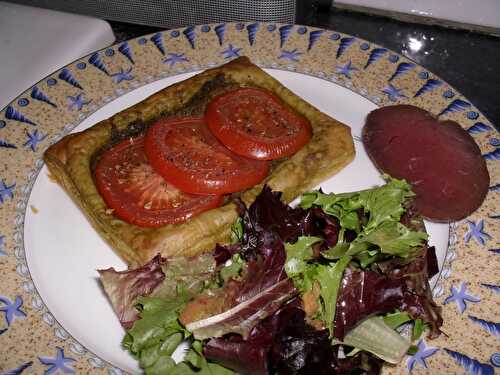 TARTE A LA TOMATE ET AU PESTO